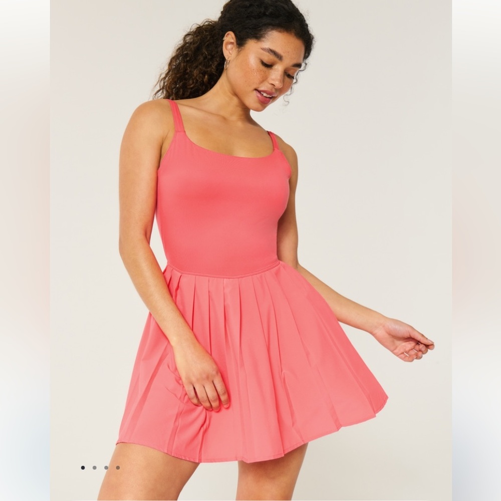 HOLLISTER GILLY HICKS ACTIVE PLEATED DRESS